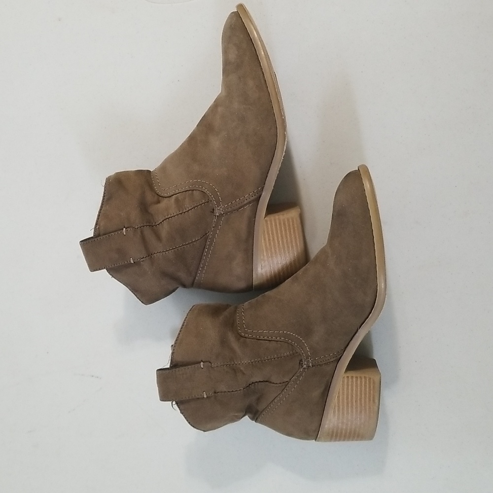 Women's Green Short Style Cowboy Boots Size 8.5